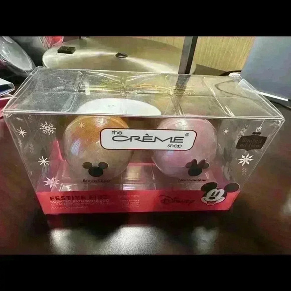 The Crème Shop Disney Holiday Limited Edition Sheet Mask & Bath Bomb Set - Picture 4 of 5